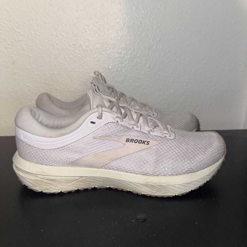 Brooks Revel 7 Women Size 8.5 Pink Beige Running Shoes Athletic Comfort Sneakers
